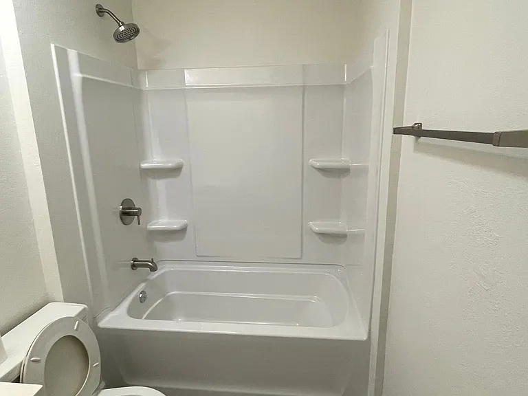 33 E Cowan St #33 — Photo 7