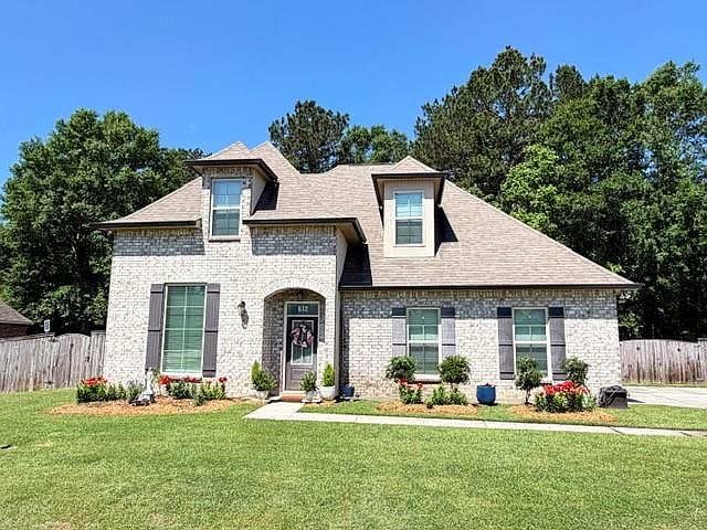 1st image of 832 Lee Dr