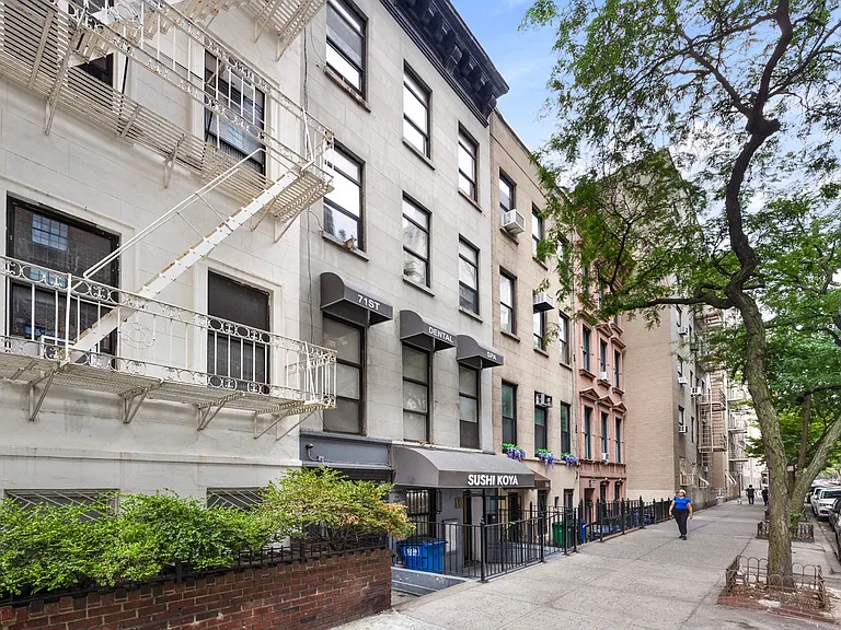 163 W 71st St #3R — Photo 12