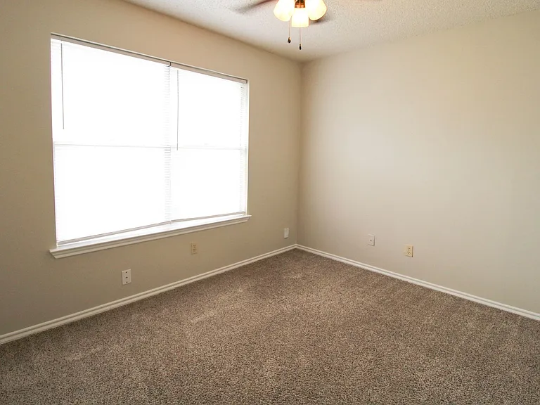 961 Schertz Pkwy — Photo 27