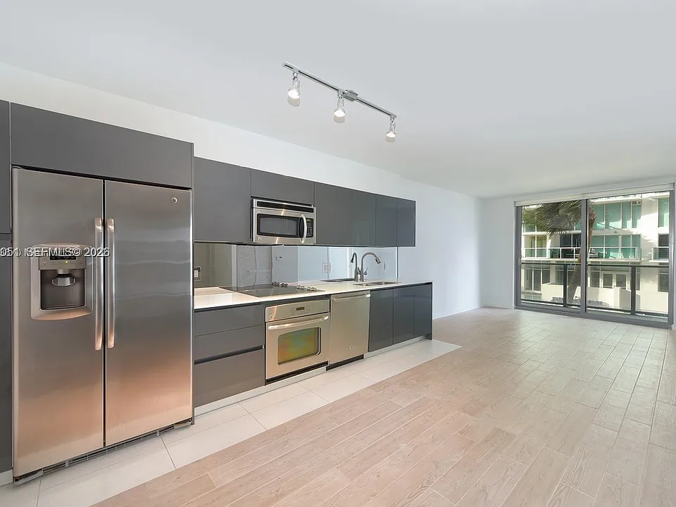 31 SE 6th St #406
