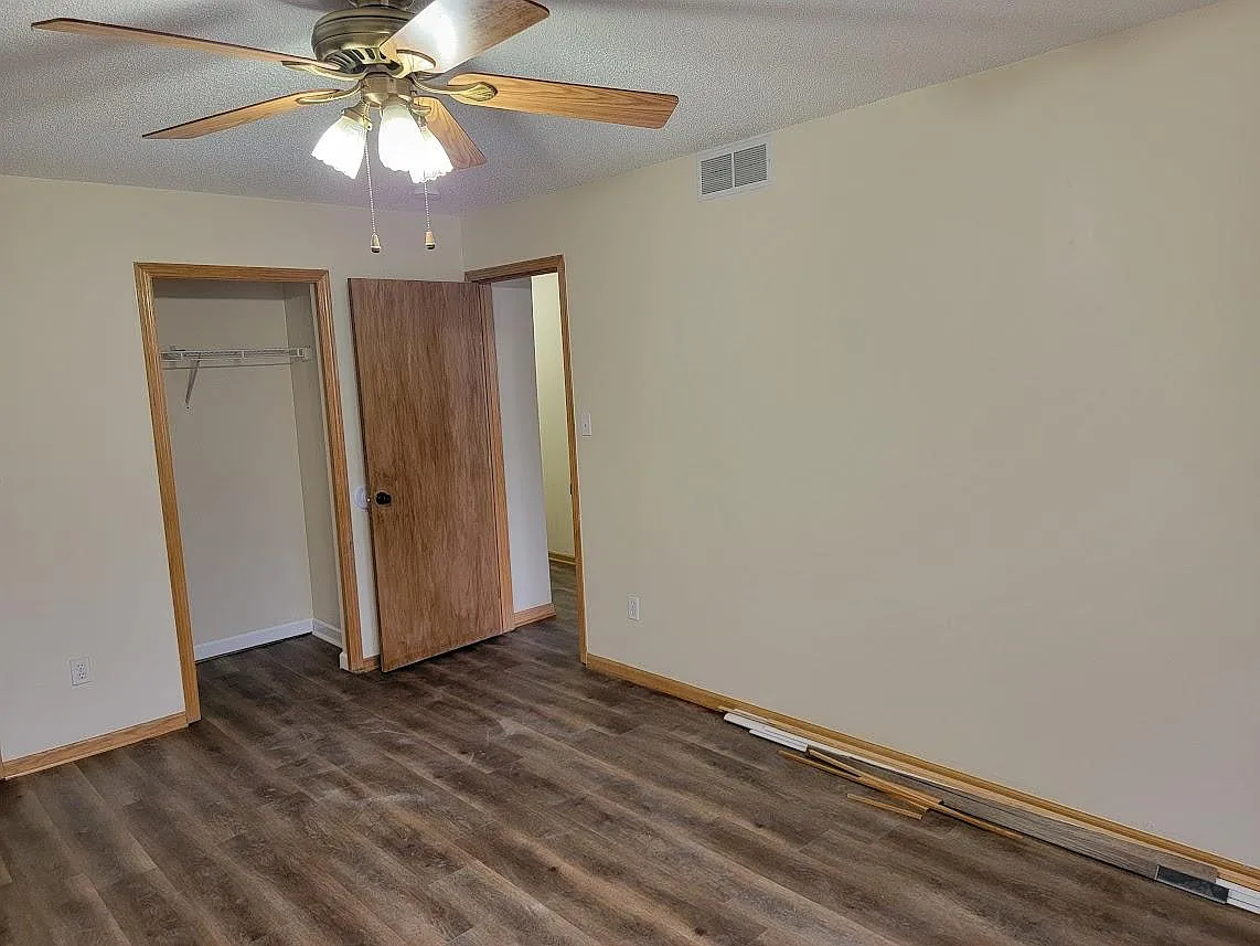 2 bed, 1.5 bath, 1176 sqft, $1,375 — Photo 3