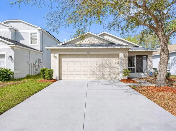 7924 Carriage Pointe Dr, Gibsonton, FL 33534