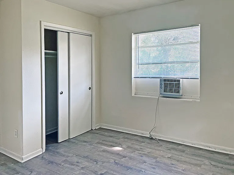 810 1/2 Palm Bluff St #B — Photo 6