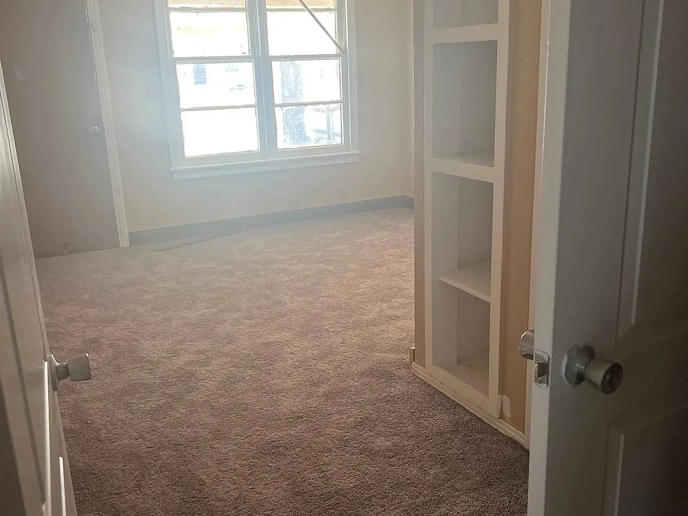 3 bed, 996 sqft, $1,000 — Photo 3