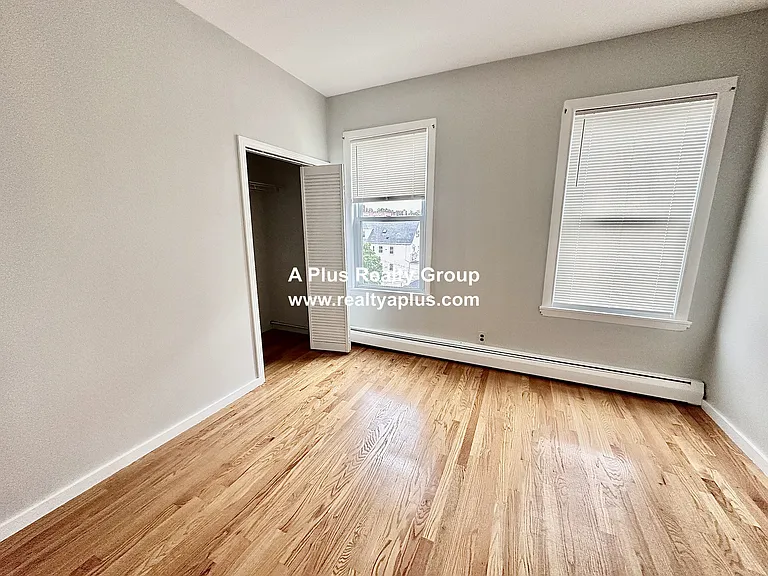 Buckley Ave — Photo 12