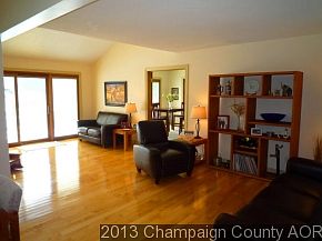 3rd image of 10 Wood Dr
