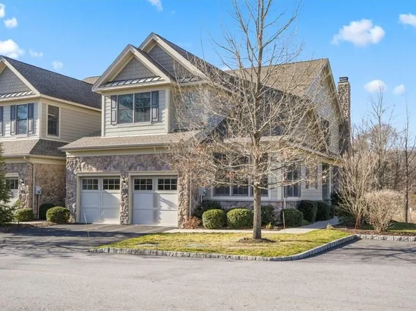 8 Goldman Court, Cortlandt Manor, NY 10567