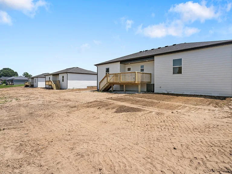 740 E Vivian Street — Photo 36