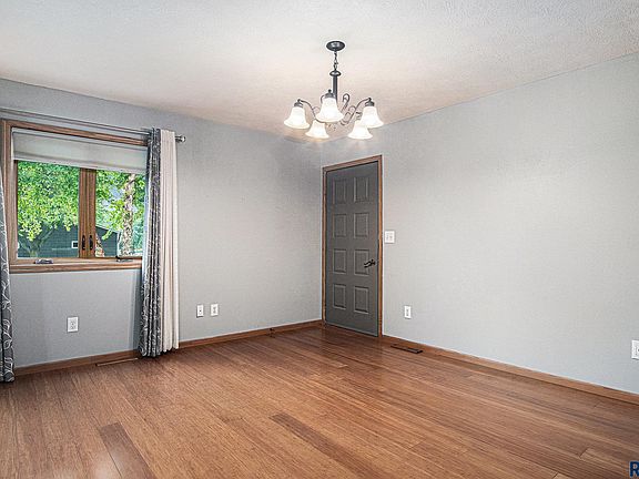 5th image of 506 N Vandemark Ave