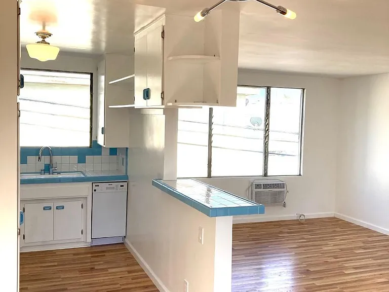 1234 N Laurel Ave — Photo 7
