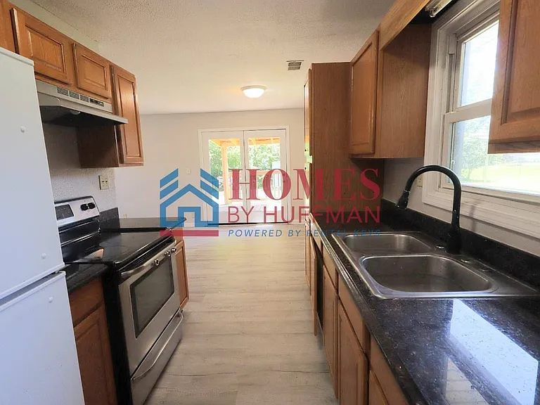 515 E Brumfield Ave — Photo 9
