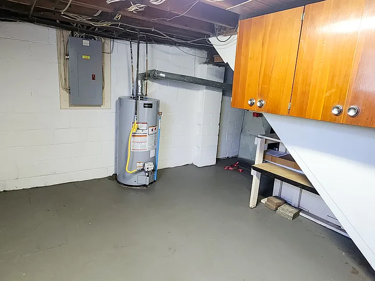 517 Clyde St — Photo 14
