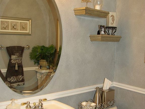 POWDER ROOM WITH CUSTOM PAINT TECHNIQUE