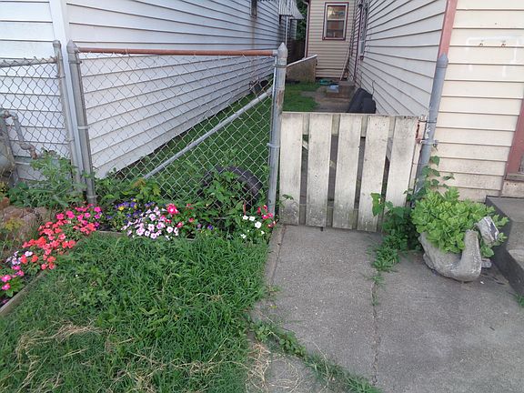 2nd image of 216 W Maryland St