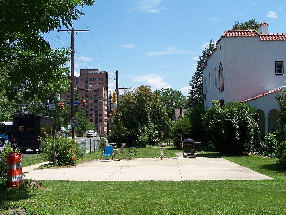 FRONT PARKING