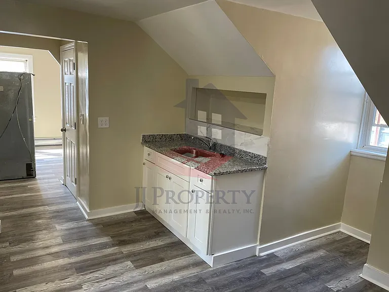 31 Hawthorne St #3 — Photo 10