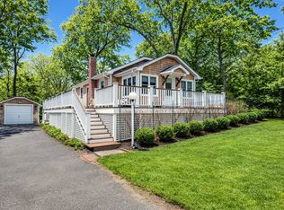 6 Wickatuck Dr, Sag Harbor, NY 11963