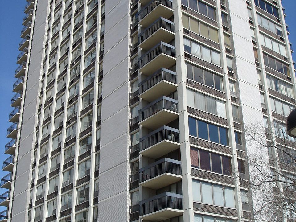 1st image of 1360 N Sandburg Ter APT 2007