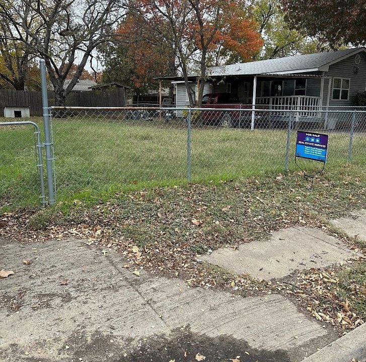 1st image of 2703 Mike St