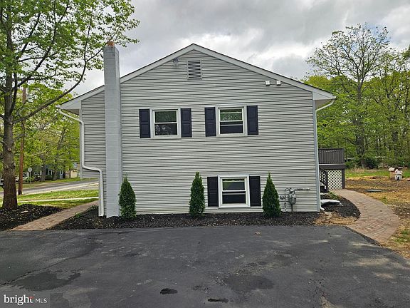 3rd image of 6709 Battle Ln