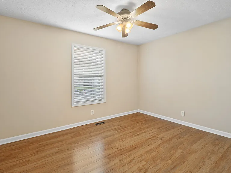 1633 Cedar Springs Cir — Photo 11
