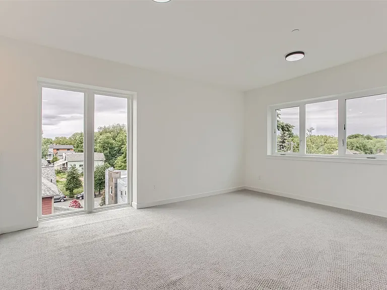 2135 SE 12th Ave — Photo 5