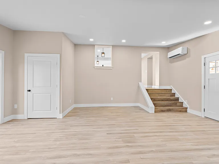 325 W Reliance Rd — Photo 13