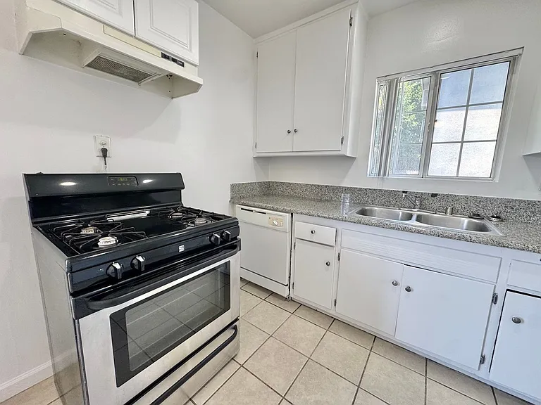 3419 Club Dr — Photo 25
