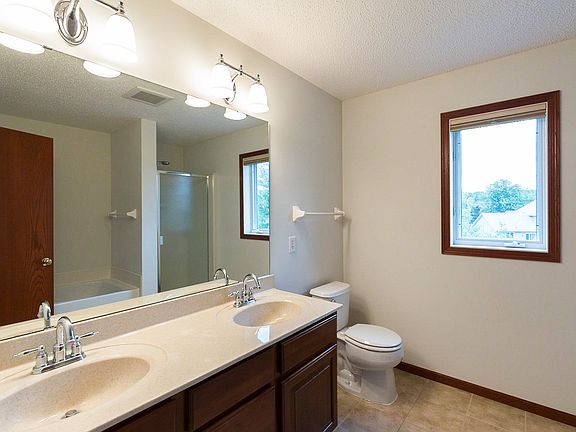 4th image of 152 Elm Dr W