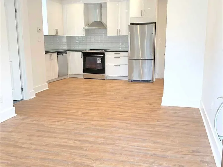 229 Christie St #3 — Photo 7