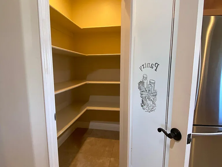 28 Phyllis Ct — Photo 7