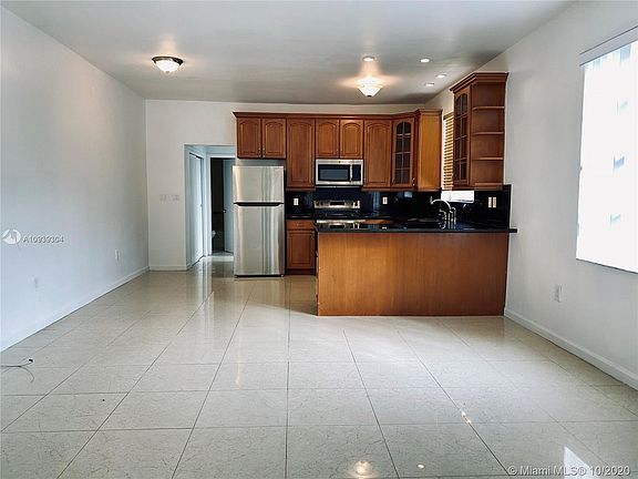 3rd image of 3433 Garden Ave #5