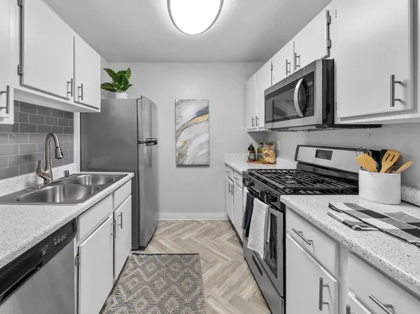 District 5800 Apartment Homes