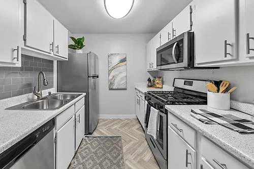 District 5800 Apartment Homes Photo 1