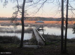 13 Middle River Rd, Beaufort, SC 29906