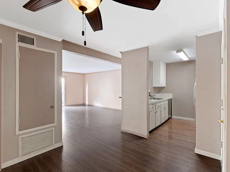 5460 White Oak Ave #F101 — Photo 1