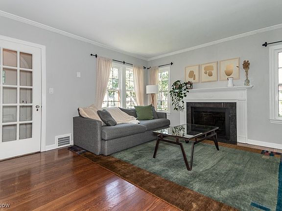 3rd image of 2335 Miramar Blvd