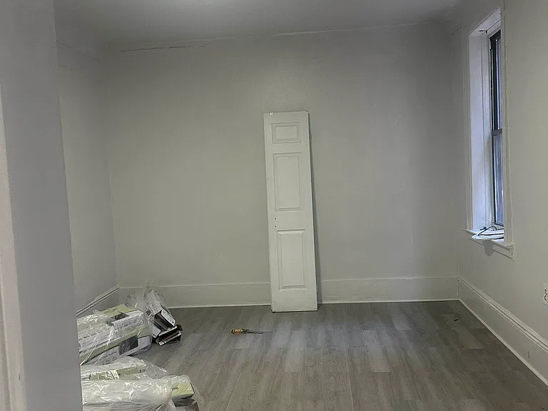 2090 Mohegan Ave #1B — Photo 2