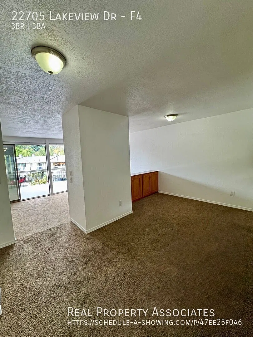 Ballinger Lake Condo — Photo 4
