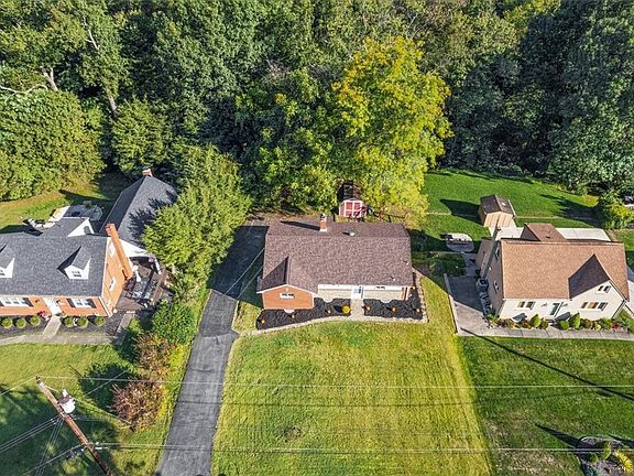 3rd image of 1423 Lakeside Dr