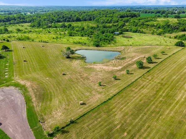 24811 Countryview Dr, Kearney, MO 64060