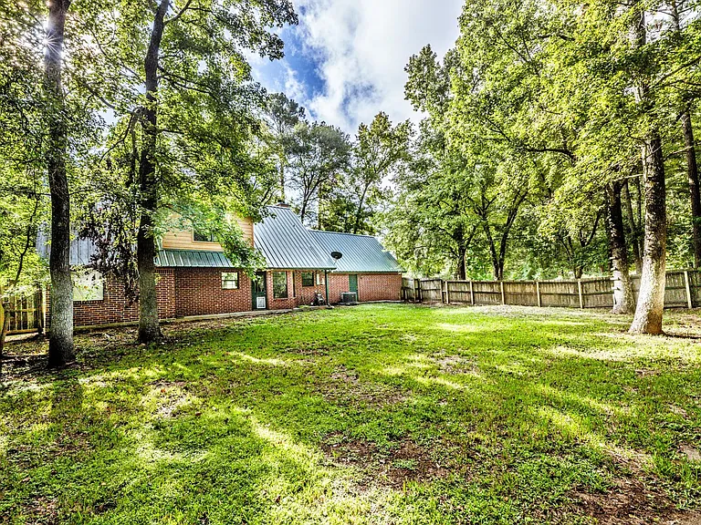 3660 Red Bud Ln — Photo 24