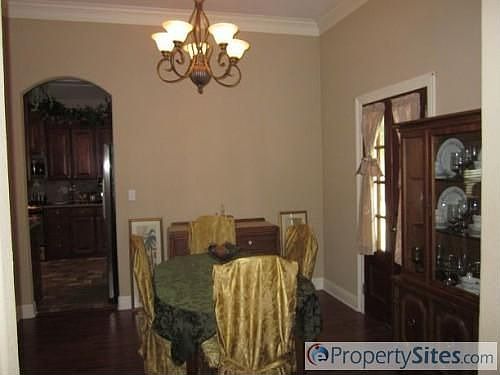 5th image of 2208 Forest Hills Blvd