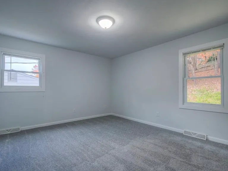 5822 Merriman Rd — Photo 12