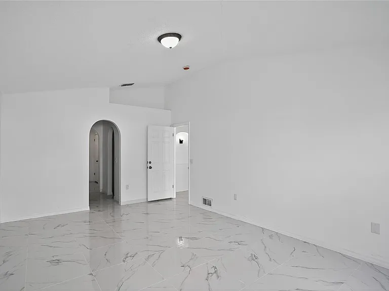 1118 Perpignan Ct — Photo 10