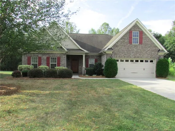 4617 Olivine Ln, Pfafftown, NC 27040