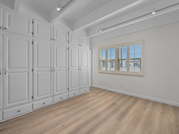 5th image of 925 Manhattan Ave