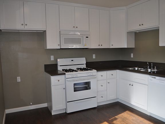 5th image of 533 E Chevy Chase Dr