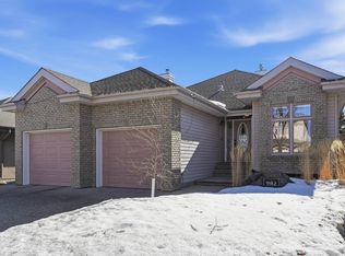 982 Hollingsworth Bnd NW, Edmonton, AB T6R 3G7